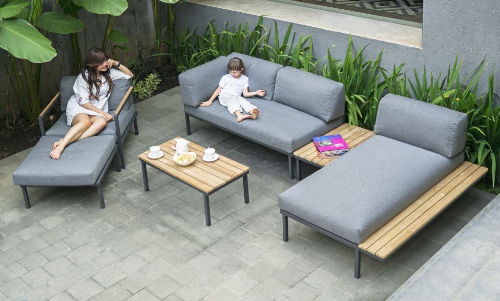 Mit Elementen wie Sessel, Hocker, Zweisitzer und Daybed ist die Hudson Lounge sehr flexibel.