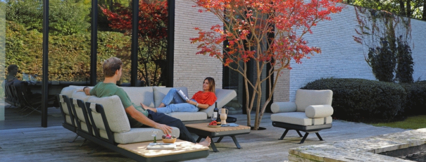 Die in mehreren Positionen schräg einstellbaren äußeren Sitzflächen unseres SKY Lounge 3-Sitzers sind in puncto Komfort nicht zu unterschätzen