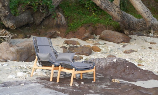 Der POLLUX Casual Sessel bildet mit dem POLLUX Hocker ein harmonisches Ensemble und lädt förmlich zum Relaxen ein