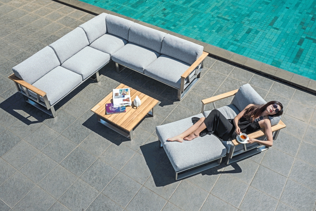 Ein Lounge-Sessel entfaltet seinen Komfort erst durch das perfekte Zusammenspiel von Polsterung, Sitzbreite und hochwertigen Materialien – wie unser BELVEDERE Lounge-Sessel eindrucksvoll zeigt.