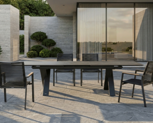 2025_levare_-_fly_rope_graphite (6) Am Esstisch verbringen wir oft mehr Zeit, als wir denken. Umso wichtiger sind Dining-Sessel, die Design und Komfort vereinen – wie unser ergonomischer FLY Rope Sessel.