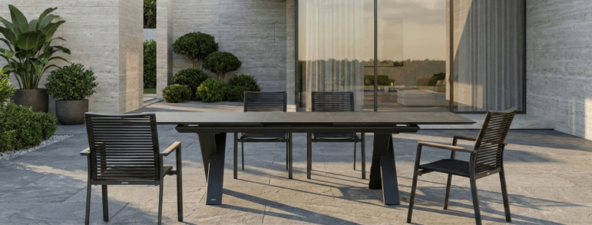 Am Esstisch verbringen wir oft mehr Zeit, als wir denken. Umso wichtiger sind Dining-Sessel, die Design und Komfort vereinen – wie unser ergonomischer FLY Rope Sessel.